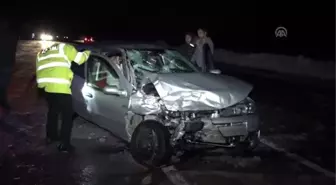 Yaralılara Müdahale İçin Gelen Ambulansa Buzlu Yol Engeli