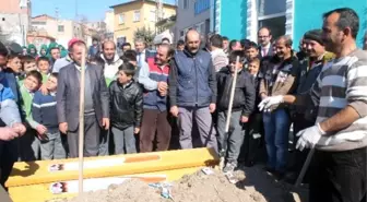 Sigaralarını Tabuta Koyup Gömdüler