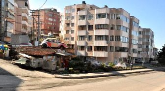 Vosvosu, Yeni Açtığı Kafenin Çatısına Çıkardı
