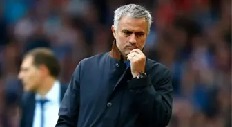 Jose Mourinho, Manchester United'ın Başına Geçiyor