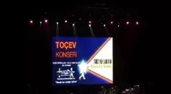 Türkiye'nin Yıldızları Çocuklar İçin Aynı Sahneyi Paylaştı