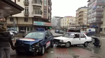 Manavgat'ta Trafik Kazası: 3 Yaralı