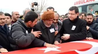 Şehidin Baba Evinde Sessizlik (2)