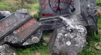 Spreyle Boyalarla Yazılan Lahit Uzman Ekip Tarafından Temizlenecek