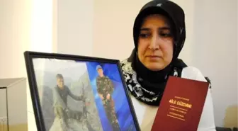 Şehit Ferhat'ının Saç Telini Bile Saklıyor