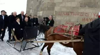 Bakan Sarı, İlk Atlı Kızak Keyfini Erzurum'da Yaşadı