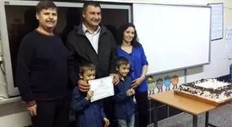 Babalar, Çocuklarının Elinden Sertifika Aldı