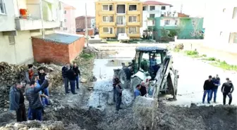 Polis 5 Saat İnşaatta Kepçeyle Lahit Aradı