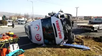 Otomobille Ambulans Çarpıştı: 5 Yaralı