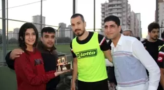 Adanaspor'da Merthan ve Yakup'a Doğum Günü Sürprizi