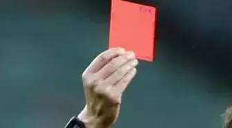 Kırmızı Kart Gören Futbolcu Tabancasıyla Hakemi Vurdu