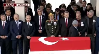 Şehit Astsubayı Son Yolculuğuna Devletin Zirvesi Uğurladı