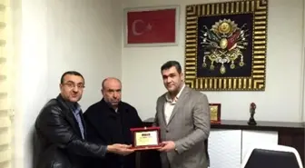 İyider ve Hicret Vakfından Hayırseverlere Plaket