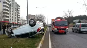 Çarpışan Otomobillerden Birisi Ters Döndü