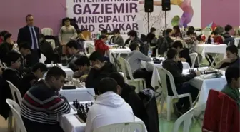 Gaziemir'de Nefes Kesen Satranç Turnuvası