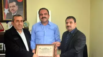 İhh'dan Kaymakam ve İş Adamına Teşekkür Plaketi