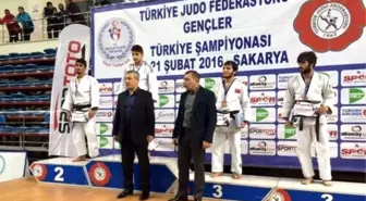 Judoda Gümüş Madalya Dönmez'e