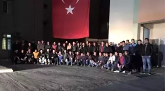 Sökelilerden Gece Saatlerinde Şehidine Saygı Nöbeti