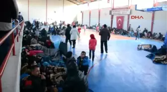 Spor Salonu Mültecilere Tahsis Edildi, Amatör Sporcular Kumsalda Çalıştı