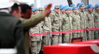 Şehidin Ailesi, Tabuta Sarılarak Kürtçe Ağıt Yaktı