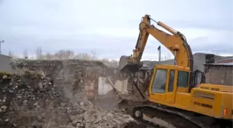 Bünyan Belediyesi 4 Mahallede 74 Metruk Yapıyı Yıktı