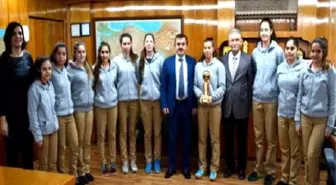 Şampiyonluk Kupalarını Osman Özkan'a Getirdiler