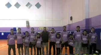 İş Adamından Badminton Takımına Destek