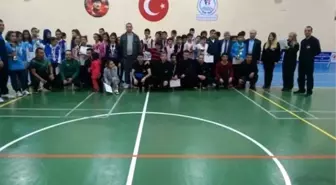 Okullar Arası Yıldızlar Badminton Müsabakası