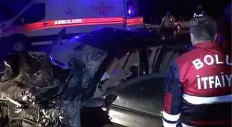 Yoldan Çıkan Otomobil ile Servis Aracı Çarpıştı: 4 Yaralı