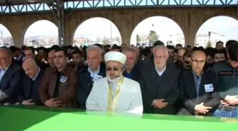 Hayatını Kaybeden Futbolcular Yan Yana Toprağa Verildi