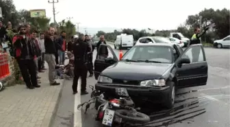 Otomobilin Altında Kalan Motosikletli Genç Burnu Kanamadan Kurtuldu