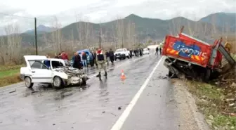 Andırın'da Kamyon ile Otomobil Çarpıştı: 1 Ölü, 5 Yaralı