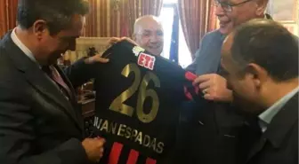 Başkan Kurt, İspanya'da Eskişehirspor ve Fethi Heper'i Anlattı