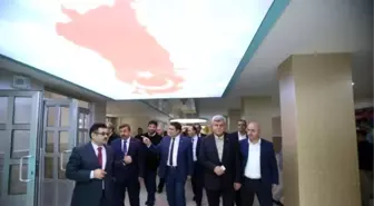 Başkan Karaosmanoğlu, Darıca'daki Okulları Ziyaret Etti