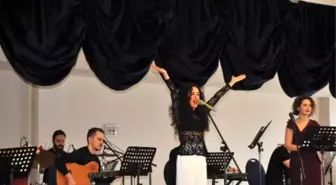 Mehtap Meral ve Pelin Batu Kadınlar İçin Sahnede