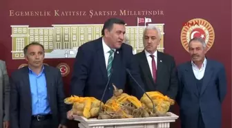 CHP'li Milletvekilleri 'Çimlenmiş' Patateslerle Meclis'te Basın Toplantısı Düzenledi