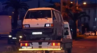 Dur' İhtarına Uymayan Göçmen Kaçakçıları Polise Çarptı