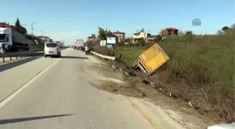 Tır Şarampole Devrildi: 1 Yaralı