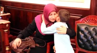 Yaralı Köpeği Acile Götüren Çocuğun Annesine İş