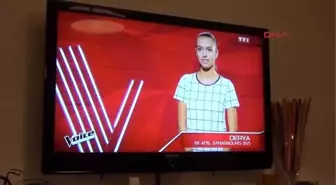 Fransa'da Düzenlenen 'The Voice' Ses Yarışmasında Derya Yıldırım Herkesi Kendine Hayran Bıraktı