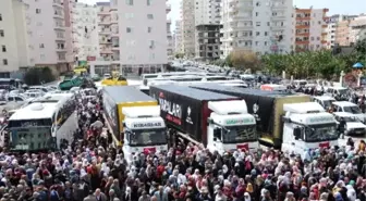 Mersin'de Yardım Tır'ları ve Umreciler Gözyaşlarıyla Uğurlandı