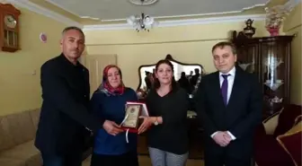 Şehit Polisin Annesi 'Yılın Annesi' Seçildi