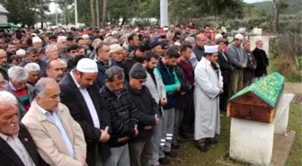 Fethiye'de Öldürülen Çift Toprağa Verilirken Çocukları İçin Bağış Toplandı