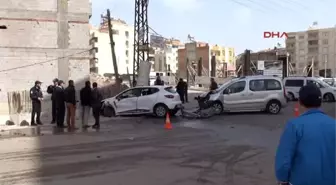Kilis'te Otomobil ile Hafif Ticari Araç Çarpıştı: 4 Yaralı