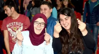 Ygs Öncesi Kalem Kırıp, Dilek Balonu Uçurarak Stres Attılar