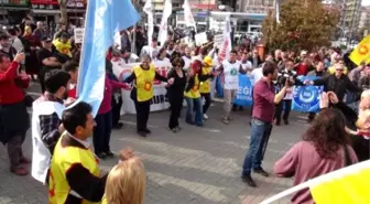 Sendikacılara Verilen Cezaya Türkülü ve Halaylı Protesto