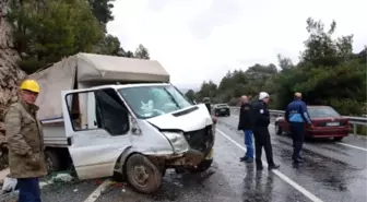 Antalya'da Trafik Kazası: 5 Yaralı