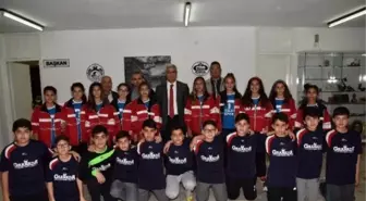 Futsal ve Voleybol Takımı, Başkan Yardımcı Kula'yı Ziyaret Etti