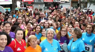 Gaziemir'de 'Renkli kadınlar koşusu'