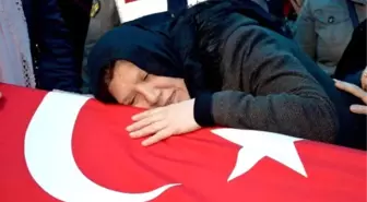 Ankara'daki Patlamada Hayatını Kaybeden Elif Gizem Akkaya Memleketi Giresun'da Toprağa Verildi